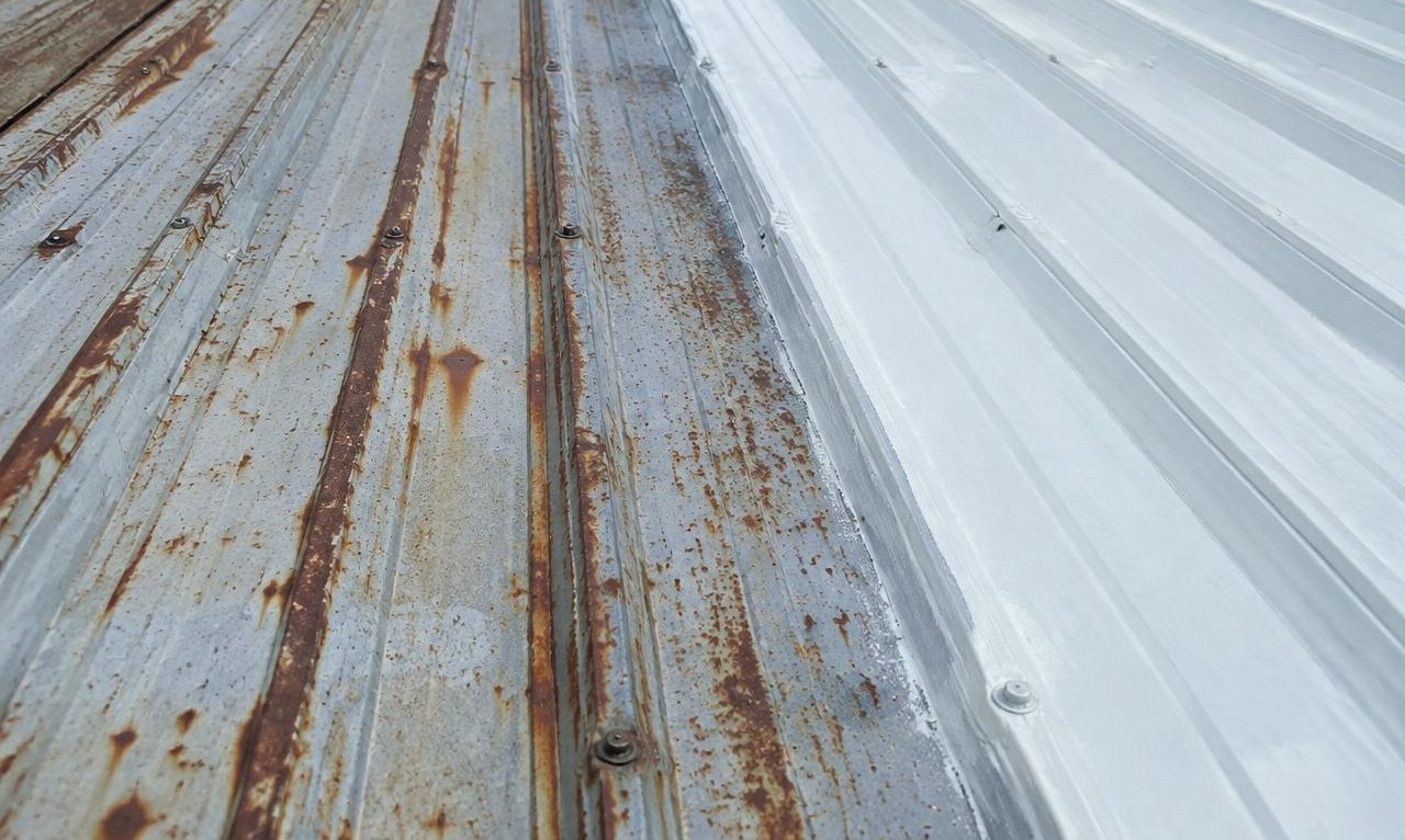 Metal roof half coated, half weathered